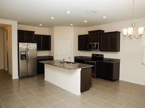 13681 Paddington Wy in Spring Hill, FL - Foto de edificio - Building Photo