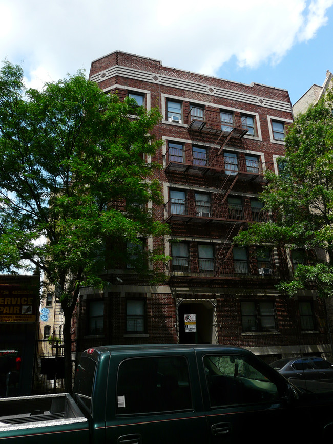 2151 Cruger Ave in Bronx, NY - Foto de edificio - Building Photo