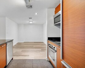 50 Biscayne Blvd, Unit 2807 in Miami, FL - Building Photo - Building Photo