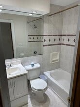 4 Surrey Ln in East Northport, NY - Building Photo - Building Photo