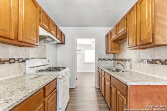 6139 Lawn Valley Dr in San Antonio, TX - Building Photo - Building Photo