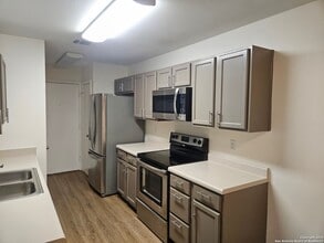 7715 Rustic Park in San Antonio, TX - Building Photo - Building Photo