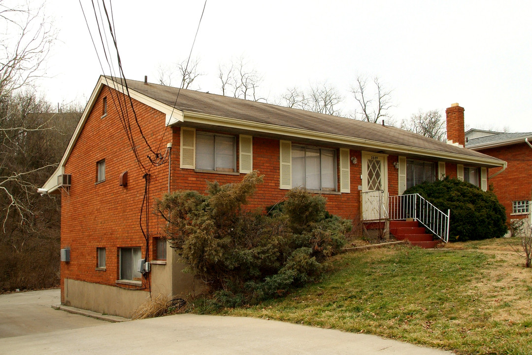 2699 Lafeuille Ave in Cincinnati, OH - Foto de edificio