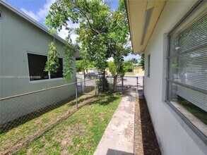148 NW 14th Way in Dania Beach, FL - Building Photo - Building Photo