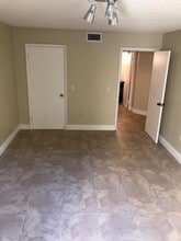 8343 Lake Dr, Unit 8343 LAKE DR MIAMI 33166 in Doral, FL - Building Photo - Building Photo