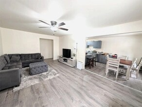 125 Riverview Ct in Secaucus, NJ - Building Photo - Building Photo