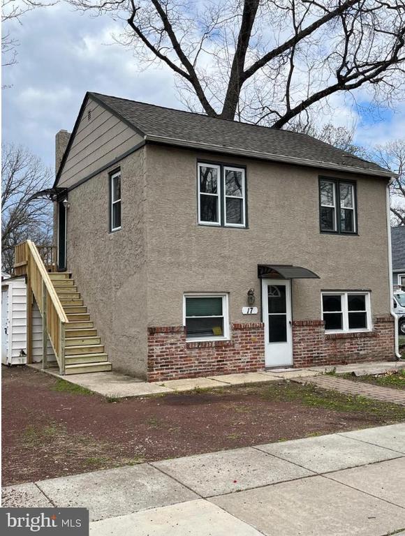 property at 17 W 7th Ave