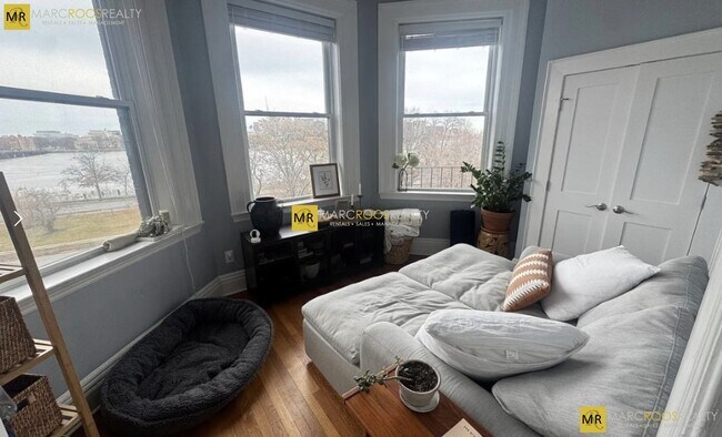 464 Beacon St, Unit 3R in Boston, MA - Building Photo - Building Photo