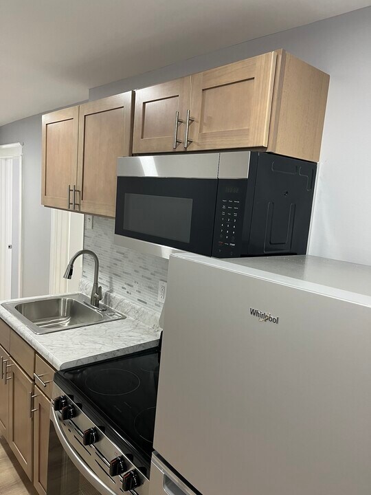 257 E Cliveden St, Unit #2 in Philadelphia, PA - Building Photo