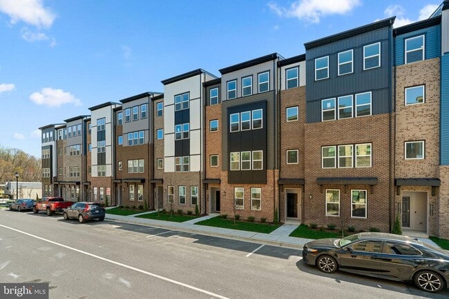 10011 -A American Pharoah Ln in Laurel, MD - Building Photo - Building Photo