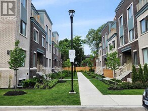 10 William Jackson Wy in Toronto, ON - Building Photo - Building Photo