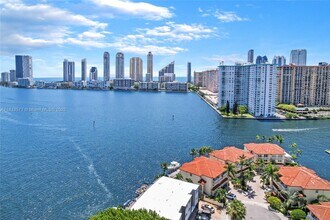 3972 NE 171st St in North Miami Beach, FL - Building Photo - Building Photo