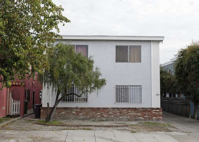 2240 Coolidge Ave in Oakland, CA - Building Photo - Building Photo