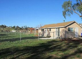 1745 Warnock Dr in Ramona, CA - Building Photo