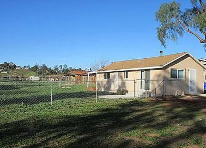 1745 Warnock Dr in Ramona, CA - Building Photo