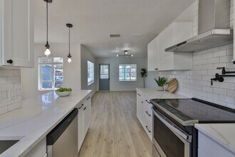 867 53rd Terrace N in St. Petersburg, FL - Building Photo - Building Photo