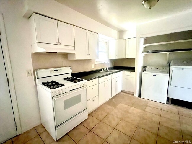 92 Sheffield Dr in Middletown, NY - Building Photo - Building Photo