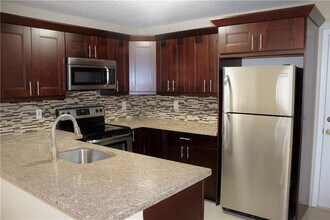 2040 N University Dr in Coral Springs, FL - Building Photo - Building Photo