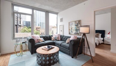 620 W Randolph St in Chicago, IL - Building Photo - Building Photo