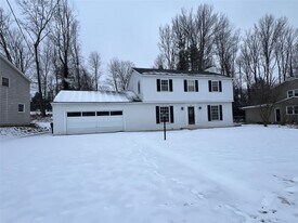 2444 Rhonda Dr in Vestal, NY - Building Photo