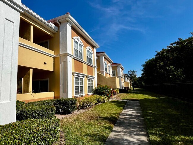 1000 Villagio Cir in Sarasota, FL - Building Photo - Building Photo