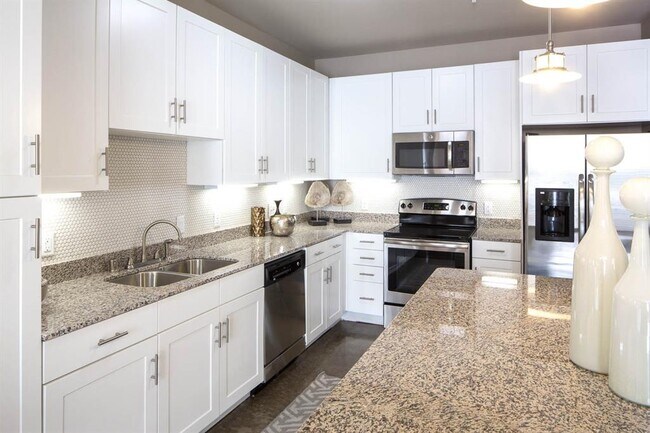 801 N Bishop Ave-Unit -1-305 in Dallas, TX - Foto de edificio - Building Photo
