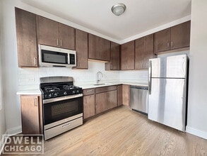 3409 W Fullerton Ave, Unit 3D in Chicago, IL - Building Photo - Building Photo