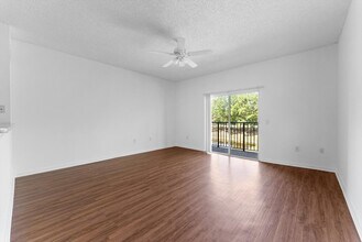 310 Crestwood Cir in Royal Palm Beach, FL - Building Photo - Building Photo