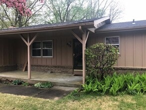 820 S Mission Cir in Springfield, MO - Building Photo - Building Photo