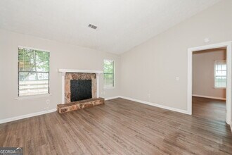 6052 Creekford Dr in Lithonia, GA - Building Photo - Building Photo