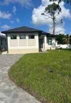 18286 Linden Rd in Ft. Myers, FL - Building Photo