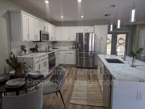 3931 Venetian Way in Tampa, FL - Building Photo - Building Photo