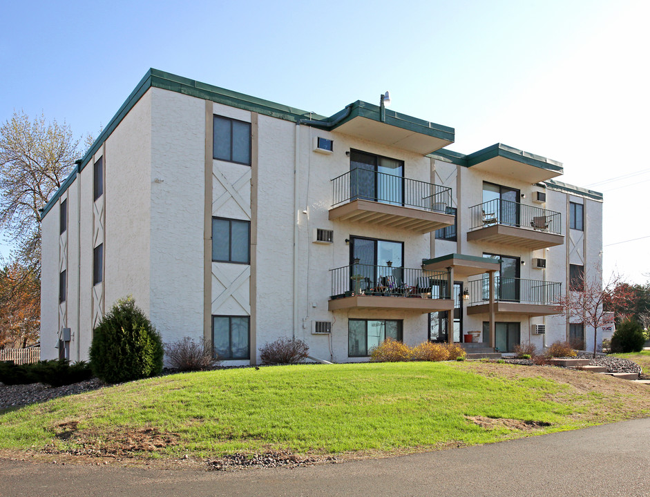 7 3rd St NW in Elk River, MN - Building Photo