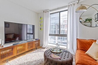 445 W 19th St in New York, NY - Building Photo - Building Photo