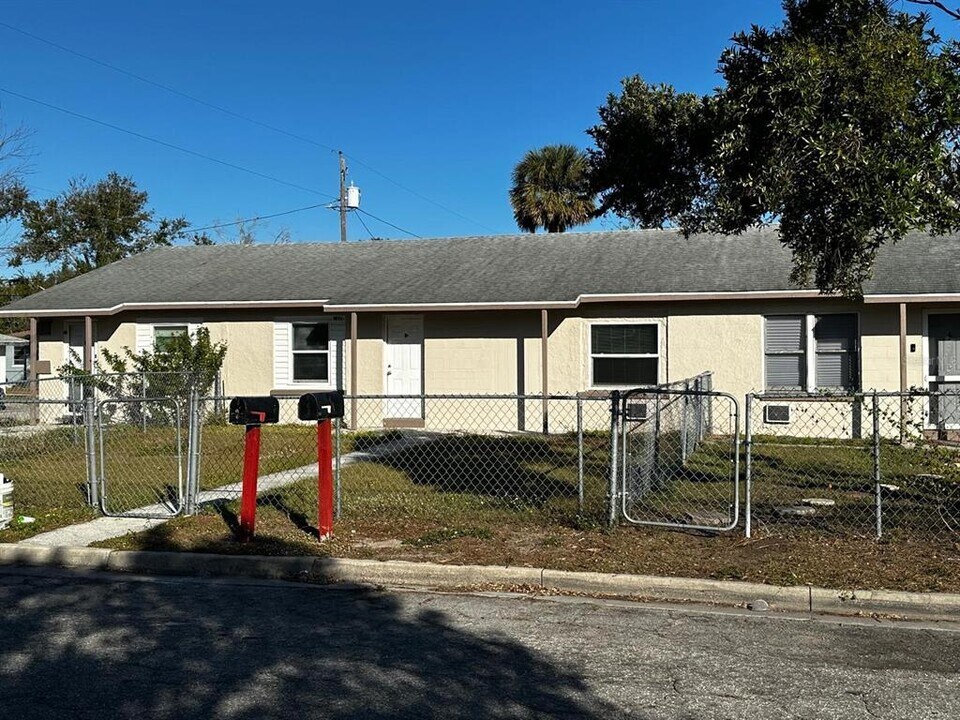 110 W Orange Ave in Lake Wales, FL - Building Photo