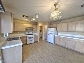 718 Peach Coral St in Las Vegas, NV - Building Photo - Building Photo
