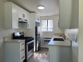 7424 Radford Ave, Unit 209 in Los Angeles, CA - Building Photo