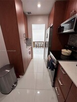 7200 SW 4th St in Miami, FL - Building Photo