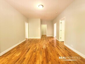 3728 N Pine Grove Ave in Chicago, IL - Building Photo - Building Photo