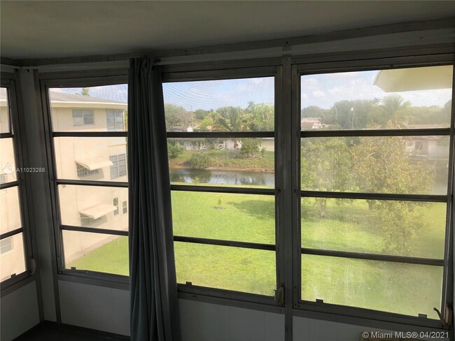 4751 NW 10th Ct-Unit -302 in Plantation, FL - Building Photo - Building Photo