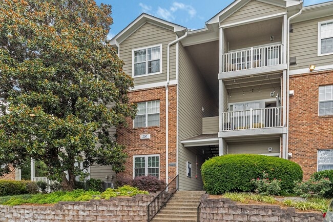 property at 2025 Woodmont Blvd