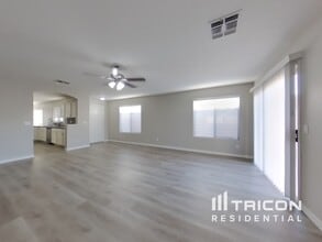 7437 W Elwood St in Phoenix, AZ - Building Photo - Building Photo