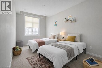 175 S Creek Dr in Kitchener, ON - Building Photo - Building Photo