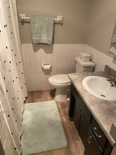 12117 W Bluemound Rd in Wauwatosa, WI - Building Photo - Building Photo