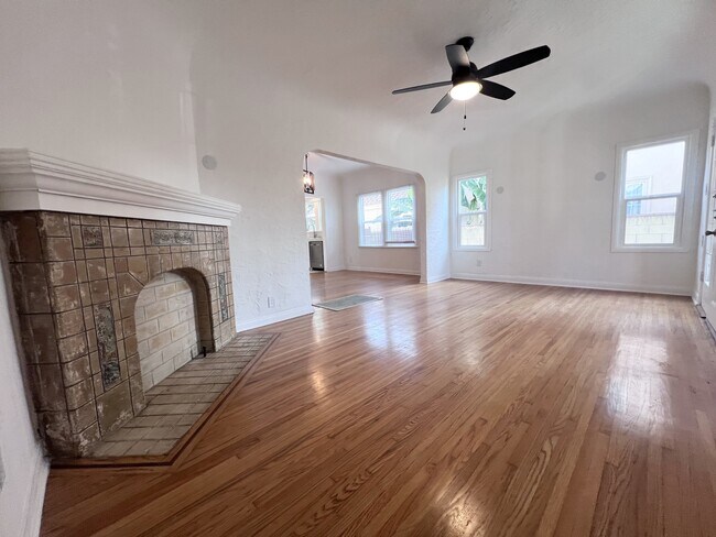 4626 6th Ave in Los Angeles, CA - Building Photo - Building Photo