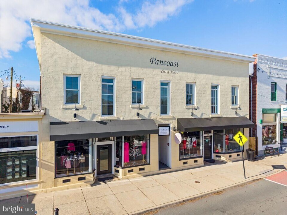 117 N 21st St in Purcellville, VA - Foto de edificio