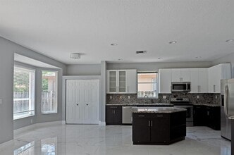 12522 NW 18th Mnr in Pembroke Pines, FL - Building Photo - Building Photo