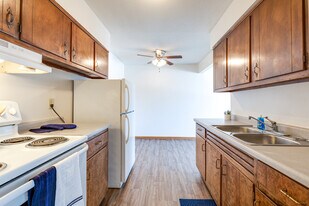 Goldenstar in Maplewood, MN - Building Photo