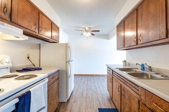 Goldenstar in Maplewood, MN - Building Photo - Interior Photo