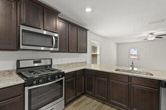 15211 Bufflehead Crk in Von Ormy, TX - Building Photo - Building Photo